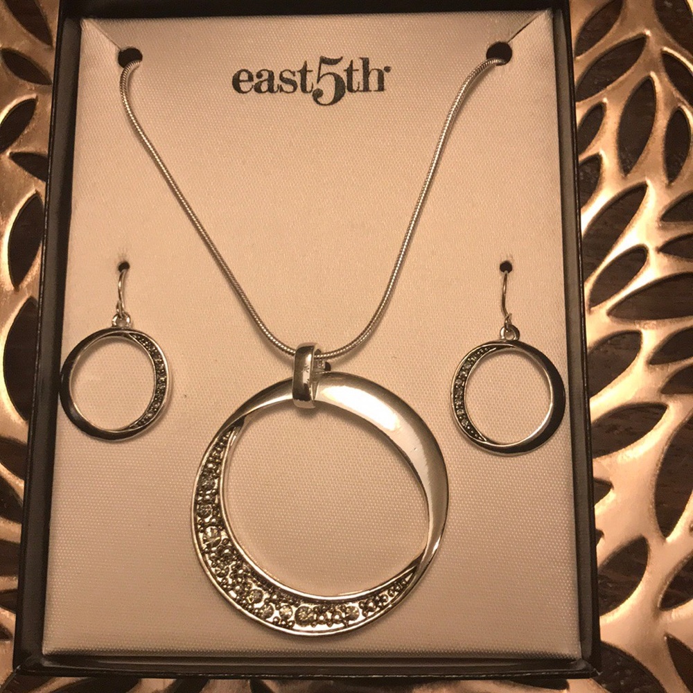 ❤️East 5th Necklace & Earrings Set